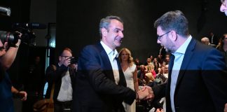 Blame game κυβέρνησης-ΠΑΣΟΚ για τις πολλαπλές κάλπες – Τι σημαίνει το άνοιγμα Μητσοτάκη σε Ανδρουλάκη και ο παράγοντας Τσίπρας