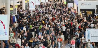 Κυβερνοεπίθεση: Παραμένουν τα προβλήματα στα αεροδρόμια, ελπίδες για αποκατάσταση μέσα στην ημέρα