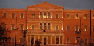 «Κύριος» ο υπουργός, αποκατέστησε και την ερωμένη!