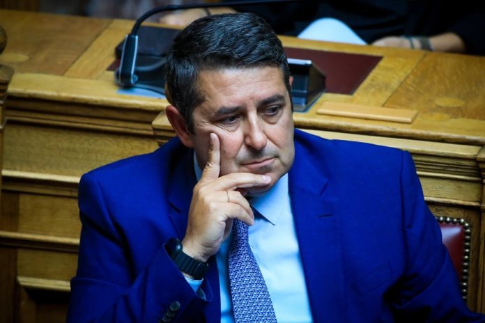 Οι εξελίξεις με Μυλωνάκη θέτουν θέμα «στενού επιτελείου» Μητσοτάκη