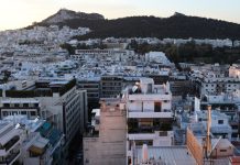 Στεγαστική κρίση: Βαθαίνει την ίδια ώρα που η ανισότητα πλούτου απειλεί την κοινωνική συνοχή