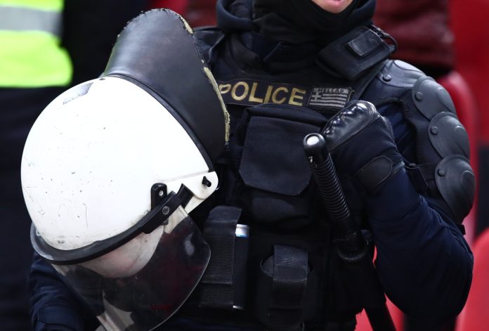 Σε Ρομά ανήκει το αυτοκίνητο που εμβόλισε τους αστυνομικούς στη Δάφνη