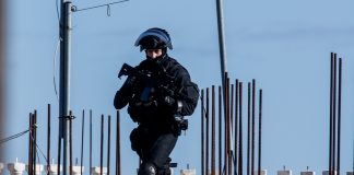 Αναβρασμός στις κοινότητες των Ρομά για την παρουσία αστυνομικών στους καταυλισμούς: «Είμαστε έτοιμοι να μπούμε στα λεωφορεία για το Σύνταγμα»