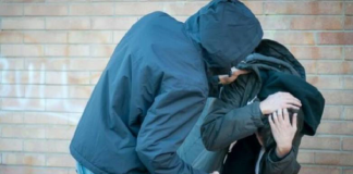 Άγρια επίθεση σε 16χρονο στη Λάρισα: Νεαροί τον ξυλοκόπησαν για να τους δώσει χρήματα