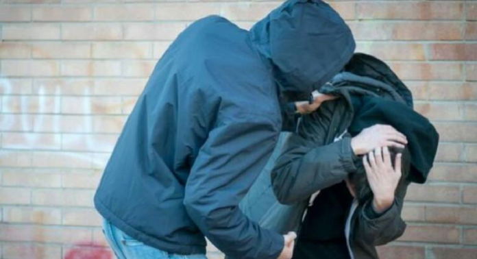 Άγρια επίθεση σε 16χρονο στη Λάρισα: Νεαροί τον ξυλοκόπησαν για να τους δώσει χρήματα