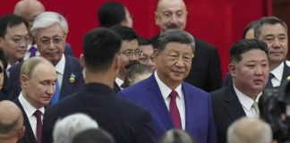 Ηχηρό μήνυμα Σι, Πούτιν, Κιμ: Μαζί στη μεγάλη στρατιωτική παρέλαση στην Κίνα – «Συνωμοσία» βλέπει ο Τραμπ (VIDEO)