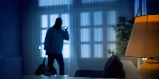 Ίλιον: Βίντεο ντοκουμέντο από την δράση μικροπωλητή-διαρρήκτη που ξάφριζε σπίτια