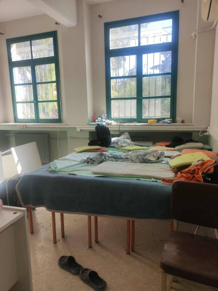 Αίγινα: «Ανήλικοι εργάτες κοιμούνται στο πάτωμα» – Εφιάλτης το πρόγραμμα «Μαριέττα Γιαννάκου»