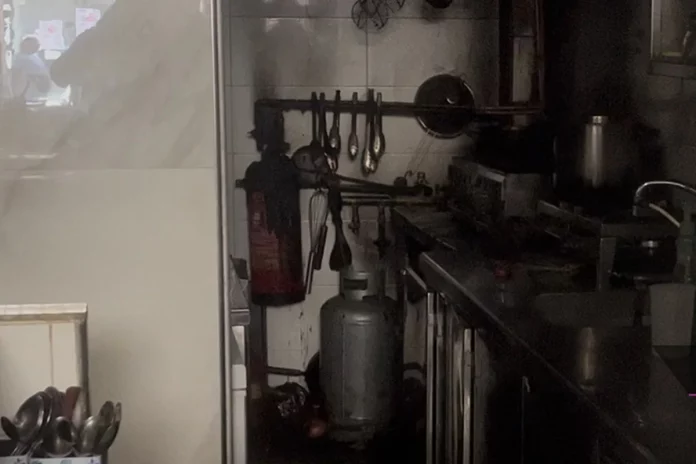 Έκρηξη φιάλης υγραερίου σε καφενείο στο κέντρο του Ηρακλείου – Απεγκλωβίστηκε ένας τραυματίας (φωτο & video)