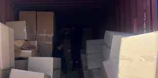 ΑΑΔΕ: Κατασχέθηκαν 17 κοντέινερ με λαθραία ενδύματα και υποδήματα στην Ελευσίνα – Μία σύλληψη