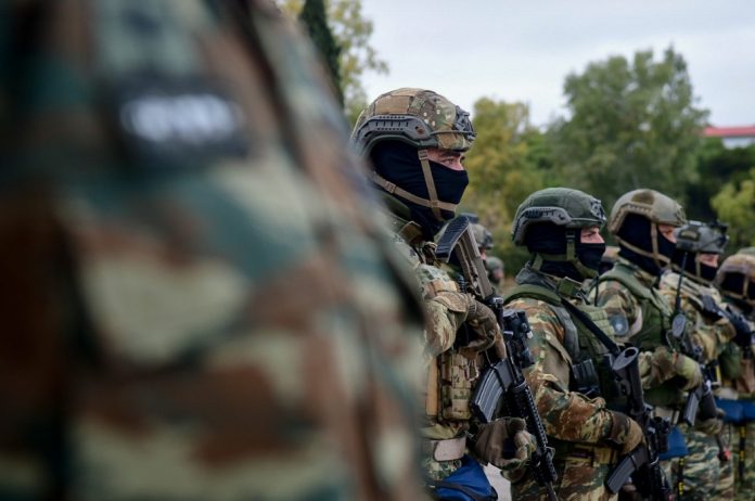 Στρατιωτική θητεία: Σχέδιο για επιβράβευση σε όσους κατατάσσονται αμέσως μετά το λύκειο – Τι αλλάζει στις αναβολές