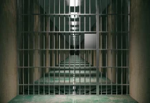 Παραμένει προφυλακισμένη η μητέρα που φωτογράφιζε και τραβούσε βίντεο τη 12χρονη κόρη της γυμνή στον Βόλο