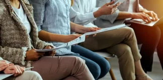 Νέο πρόγραμμα απασχόλησης 5.000 ανέργων άνω των 50 ετών με απόφαση Κεραμέως