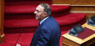 «Η Δικαιοσύνη δεν ακούει;»: Υπέρ της εκταφής του γιου του Πάνου Ρούτσι και ο «γαλάζιος» Δημήτρης Καλογερόπουλος – Αντίδραση Άδωνι