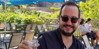 Βασίλης Καλογήρου: «Σου έκοψαν το δάχτυλο εν ζωή, χέρια άνομα σου στέρησαν το οξυγόνο»