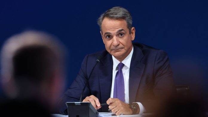 Κεραυνοί Κοττάκη: Τά ρομπότ, μεταξύ των οποίων καί του Μαξίμου, θέλουν κατήχηση