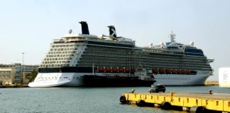 Κρουαζιερόπλοιο προσέκρουσε στο λιμάνι του Πειραιά – Σώοι οι 450 επιβάτες