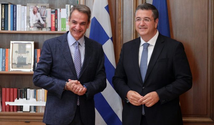 Ο Κυριάκος και η… αποστολή του Αποστόλη