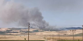 Μαίνεται η φωτιά στο Πολυδάμειο Λάρισας – Ενισχύθηκαν οι πυροσβεστικές δυνάμεις