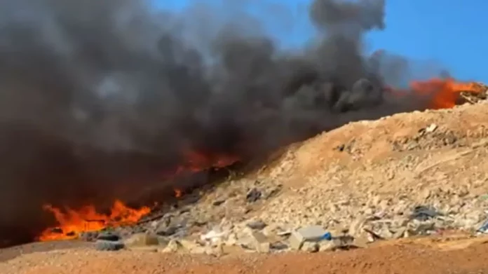 Φωτιά τώρα στον ΧΥΤΑ Αγίου Νικολάου – Σηκώθηκαν 2 ελικόπτερα, δείτε βίντεο