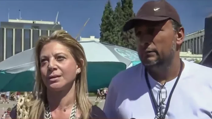 Στο Σύνταγμα η Μαρία Καρυστιανού στο πλευρό του Ρούτσι στην απεργία πείνας: «Έχουμε δικαίωμα στην εκταφή»