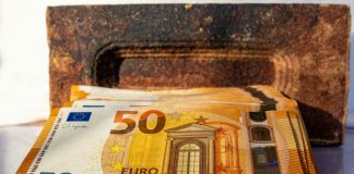 Οδηγία ΕΚΤ προς τα νοικοκυριά: Κρατήστε μετρητά στο σπίτι – Tα ψηφιακά συστήματα μπορεί να αποτύχουν