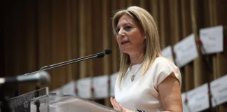 Εξώδικο Καρυστιανού – Ρούτσι σε Κακλαμάνη, Μητσοτάκη και Άρειο Πάγο για την εκταφή των σορών των παιδιών τους