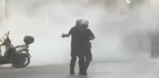 Πάτρα: Άνδρας των ΜΑΤ έριξε… σφαλιάρα σε συνάδελφό του – (VIDEO)