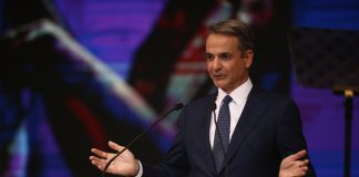 Το Μαξίμου κάνει «ταμείο» και πετάει το… γάντι σε δελφίνους και συμφέροντα