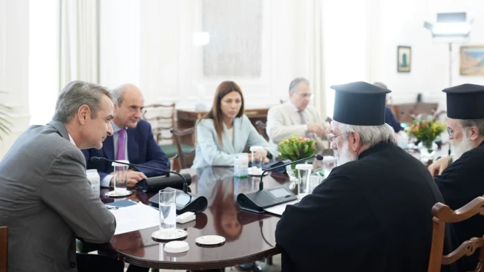 Εκκλησία Κρήτης: Δεν παίρνει πίσω την τροπολογία για το μεταθετό η κυβέρνηση