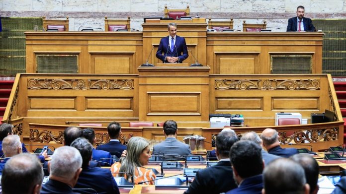Νέα Δημοκρατία: Πώς η χλιαρή υποδοχή των μέτρων της ΔΕΘ έφερε «μασάζ» Μητσοτάκη στους «γαλάζιους» βουλευτές