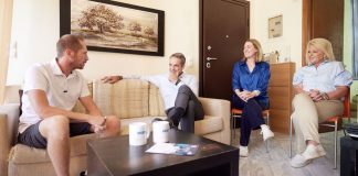 Αρχίζει τις κατ’ οίκον επισκέψεις ο Κυριάκος