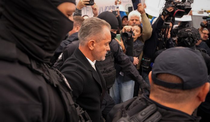 Η Ελλάδα εξέδωσε τον Μολδαβό ολιγάρχη Πλαχοτνιούκ – Κατηγορείται για την «κλοπή του αιώνα»