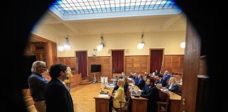 ΟΠΕΚΕΠΕ-Εξεταστική: Η ΝΔ στήνει «φίλτρο» στη λίστα μαρτύρων – Συγκάλυψη καταγγέλλει η αντιπολίτευση – «Είναι ντροπή αυτό που κάνετε»