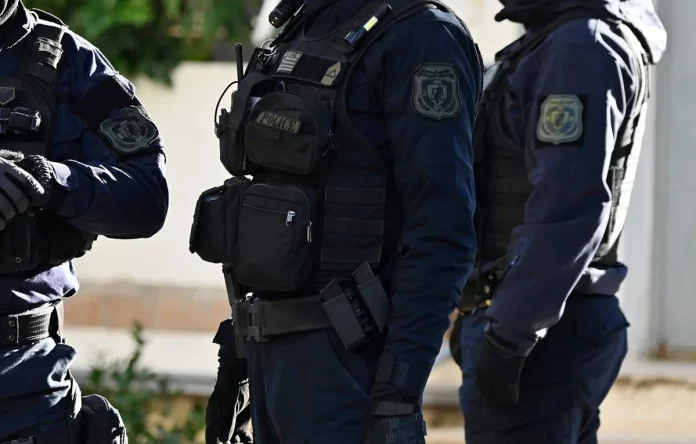 Ρομά αστυνομικοί μέσα στους καταυλισμούς – Σχεδιάζονται 100 προσλήψεις ειδικών φρουρών, ποια η απαραίτητη προϋπόθεση