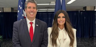 Εικόνες από την ορκωμοσία της Κίμπερλι ως νέα πρέσβης των ΗΠΑ – Πότε έρχεται στην Αθήνα