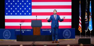 Χέγκσεθ: «Τέρμα οι τύποι με φορέματα και οι χοντροί αξιωματικοί από τον αμερικανικό στρατό»