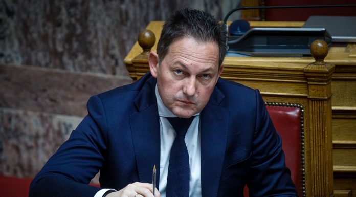 H Γκαντώνα σπάει πλάκα με τον Πέτσα: «Τόσα χρόνια δεν τα καταφέρατε; τώρα θα τα καταφέρετε;» – (VIDEO)