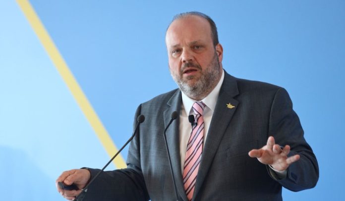 «Ποιος είσαι συ, είσαι ΝΔ εσύ;»