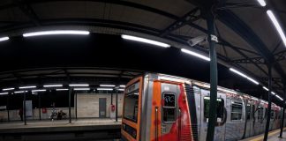 Βλάβη σε τρένο στην γραμμή του ΗΣΑΠ στο Μοναστηράκι – Έβγαιναν καπνοί από τα βαγόνια