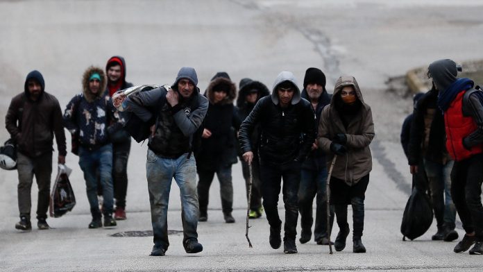 Η Ολλανδία επιστρέφει τους Σύρους πίσω στην Συρία ενώ η «μπανανία» τούς κρατά για ντεκόρ