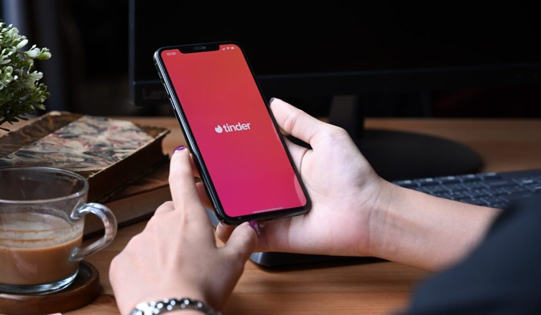 Chiang,Mai,,Thailand,-,Mar,01,2022:,Woman,Holding,Smart,Phone