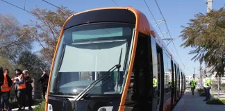 Τροχαίο στον Πειραιά: Τραμ συγκρούστηκε με λεωφορείο του ΟΑΣΑ – Αναφορές για ελαφρά τραυματίες