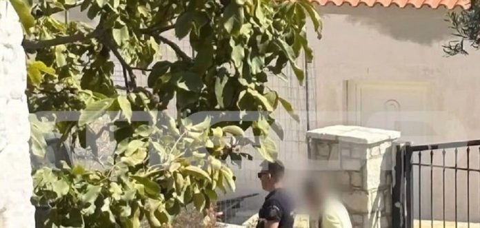 Νέα στοιχεία από την φρικιαστική υπόθεση της Βοιωτίας: Ήταν φρούριο το σπίτι της 62χρονης, προσποιούταν πως μιλάει στη μητέρα της