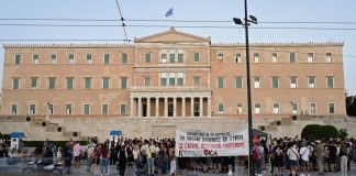 Τέμπη: Συνεχείς παλινωδίες της κυβέρνησης φορτίζουν το κλίμα – Η νέα θέση για την εκταφή Ρούτσι και το αίτημα Καρυστιανού