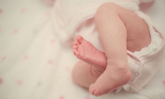 Θάνατος βρέφους στην Κρήτη: Οι γονείς του το πλάκωσαν την ώρα που κοιμόντουσαν – Είχαν καταναλώσει αλκοόλ