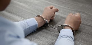 Χειροπέδες σε 21χρονο στη Θεσσαλονίκη – Υποδύθηκε υπάλληλο ασφαλιστικής και πήρε 10.000€ από ηλικιωμένη