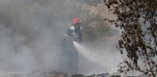Θεσσαλονίκη: Σε ύφεση φωτιά στον Χορτιάτη – Παραμένουν οι επίγειες και εναέριες δυνάμεις (φωτο & video)
