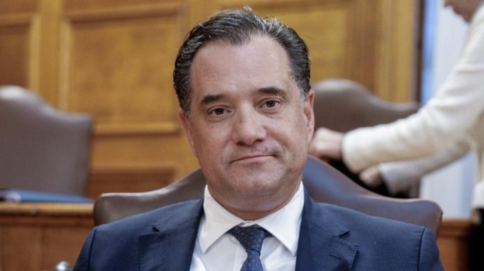 Απαράδεκτο βίντεο Αδωνι Γεωργιάδη για τους υγειονομικούς – «Αχαΐρευτοι»