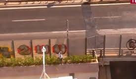 Λήξη συναγερμού για τον άνδρα που απειλούσε να πέσει στο κενό από γέφυρα στον Κηφισό – Τον κατέβασαν οι αστυνομικοί